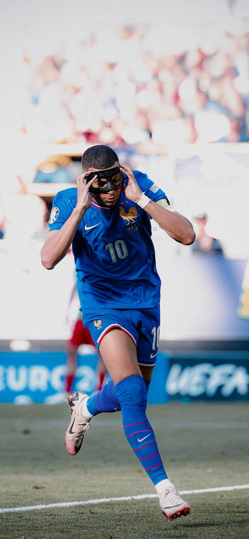 15投4中陷入挣扎！弗拉格暴露体能短板 糟糕的三分投射成最大掣肘（15投4中手感低迷，弗拉格体能短板显现，三分失准成最大瓶颈）