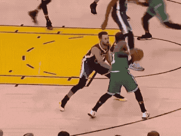 美记：雄鹿交易字母哥的前提是他本人提要离开，但目前并未发生（美记：除非字母哥主动申请离队，雄鹿才会交易；目前尚未发生）