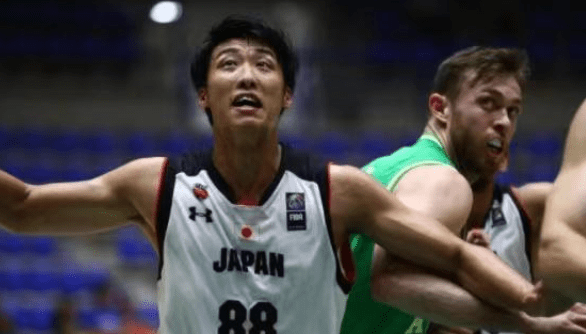 鲁媒：山东队4外援出征武汉，依木兰、陈泽仕已提前抵达（鲁媒：山东队四外援奔赴武汉，依木兰、陈泽仕已先行抵达）