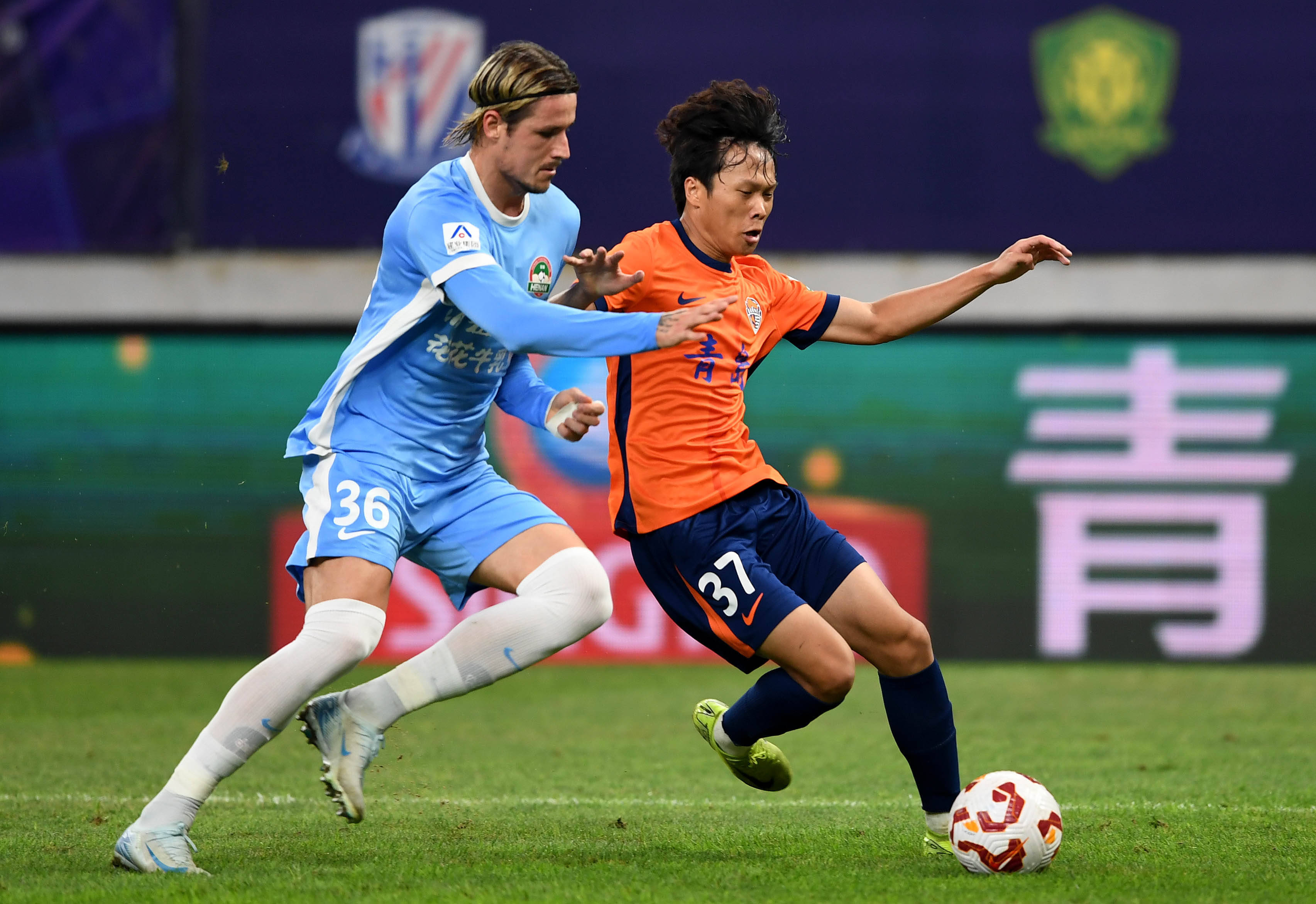 勇士球队助攻率高，全队配合默契（勇士传导球高效，团队协作默契）