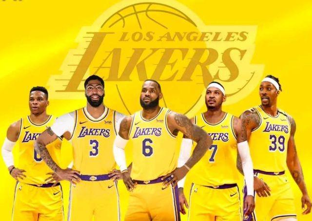 半场： 萨索洛2-1佛罗伦萨，曼德拉戈拉点射，沃尔帕托破门（半场战报：萨索洛2-1领先佛罗伦萨，曼德拉戈拉点球命中，沃尔帕托建功）