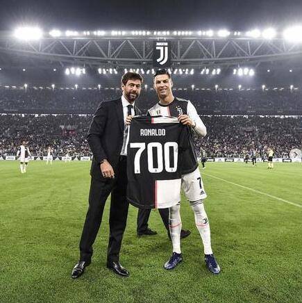 半场：奥格斯堡2-0勒沃库森，吉安努利斯传射，安东-卡德破门（半场战罢：奥格斯堡2-0领先勒沃库森，吉安努利斯传射建功，安东-卡德破门）