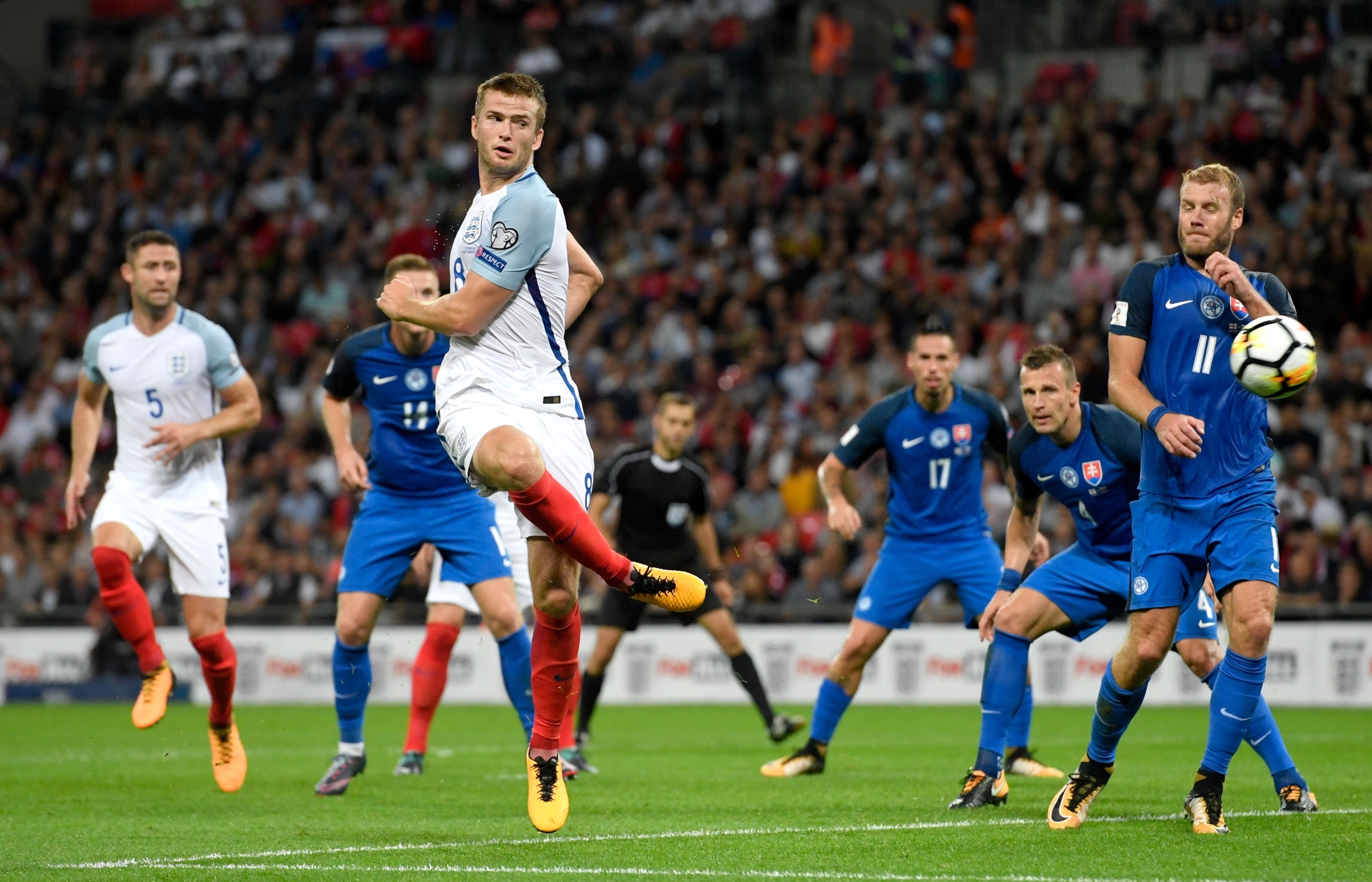 半场：尤文0-0都灵，比赛平淡，双方机会不多（半场战报：尤文0-0都灵，场面平淡 机会有限）