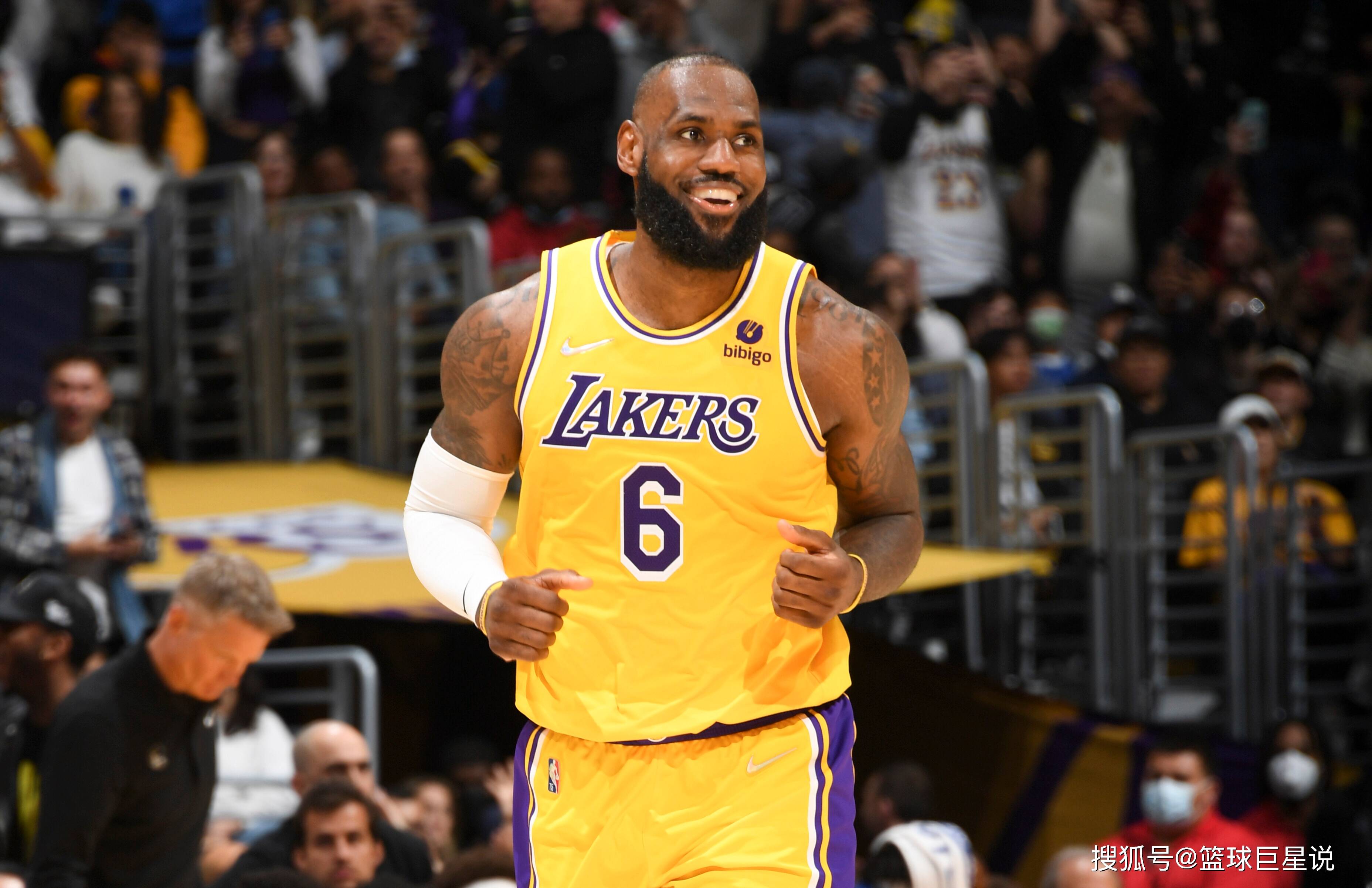 贝蒂斯 - 巴塞罗那：拉卡尔图哈的榜首之争（拉卡尔图哈榜首大战：贝蒂斯对决巴塞罗那）